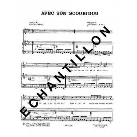 AVEC SON SCOUBIDOU