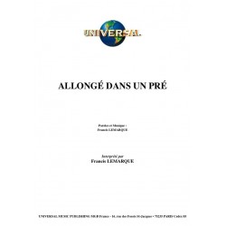 ALLONGÉ DANS UN PRÉ