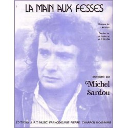 LA MAIN AUX FESSES