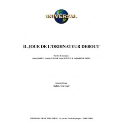 IL JOUE DE L’ORDINATEUR DEBOUT