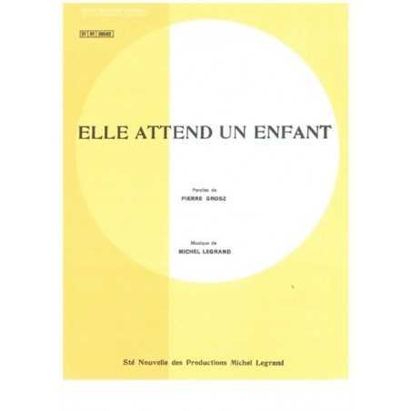 ELLE ATTEND UN ENFANT