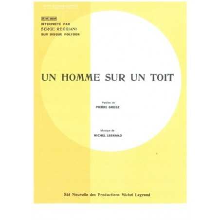 UN HOMME SUR UN TOIT