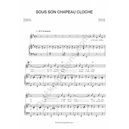 SOUS SON CHAPEAU CLOCHE